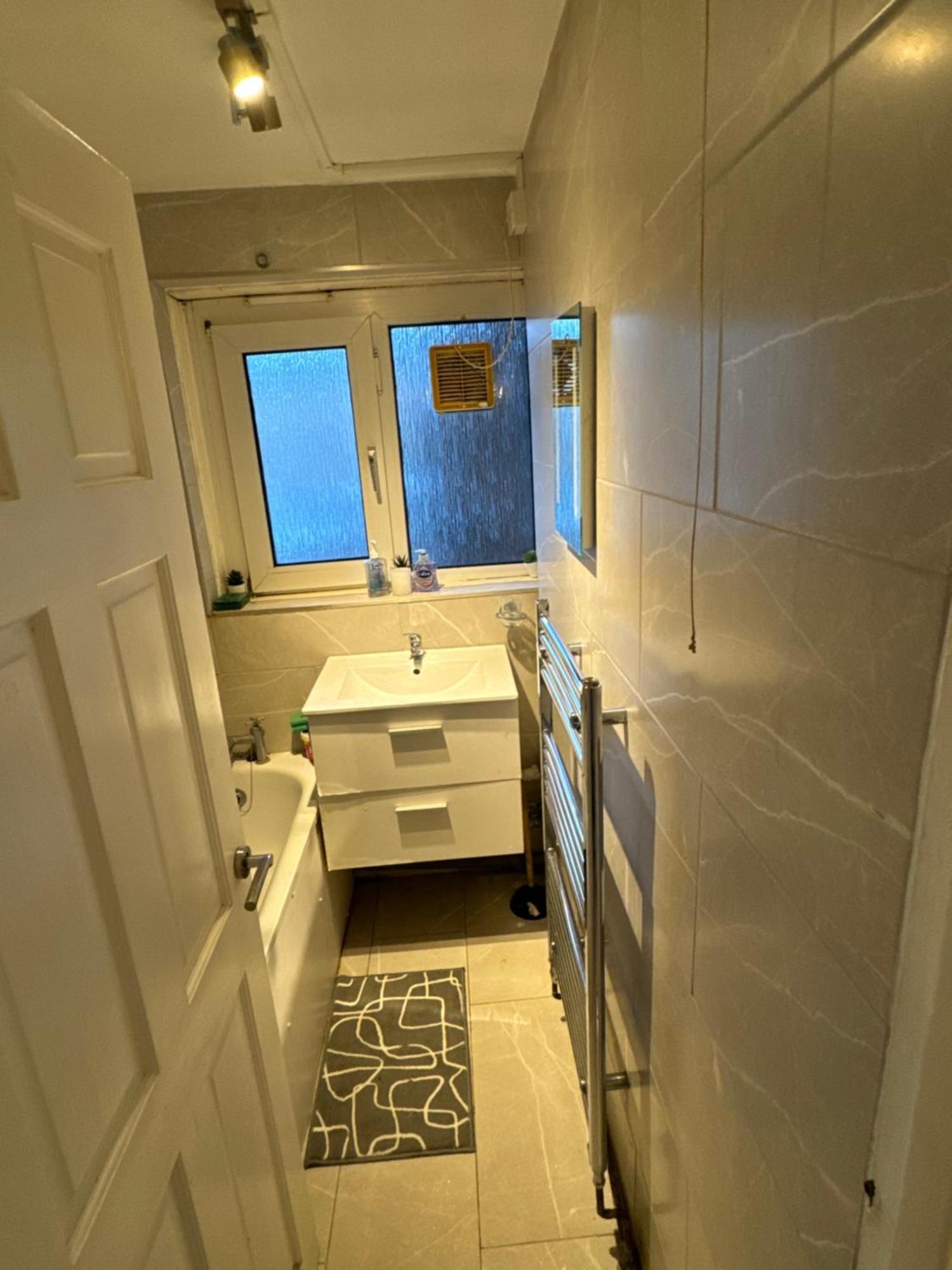 3 Bedroom House Stratford London, Sleeps 5 Londra