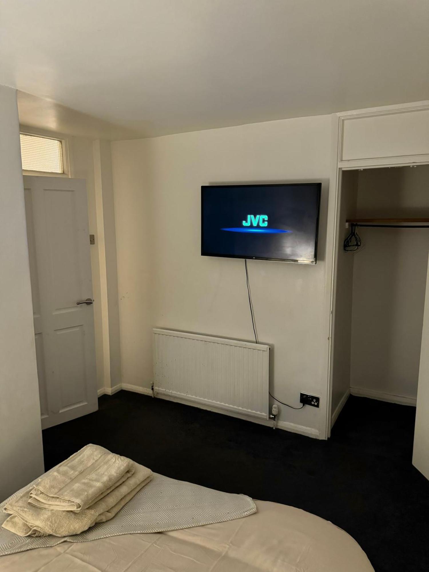 3 Bedroom House Stratford London, Sleeps 5 Londra